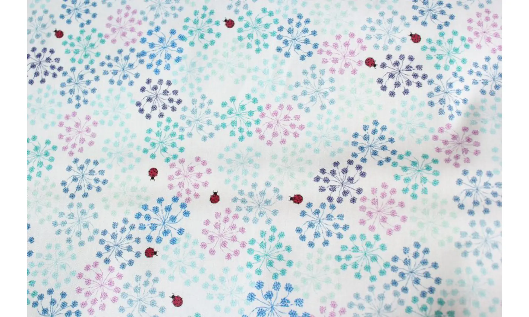 Tissu blanc roadside art