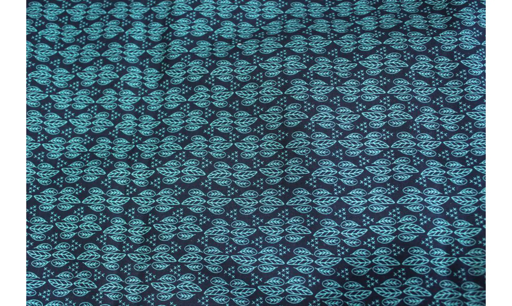 Tissu amis direction des plumes