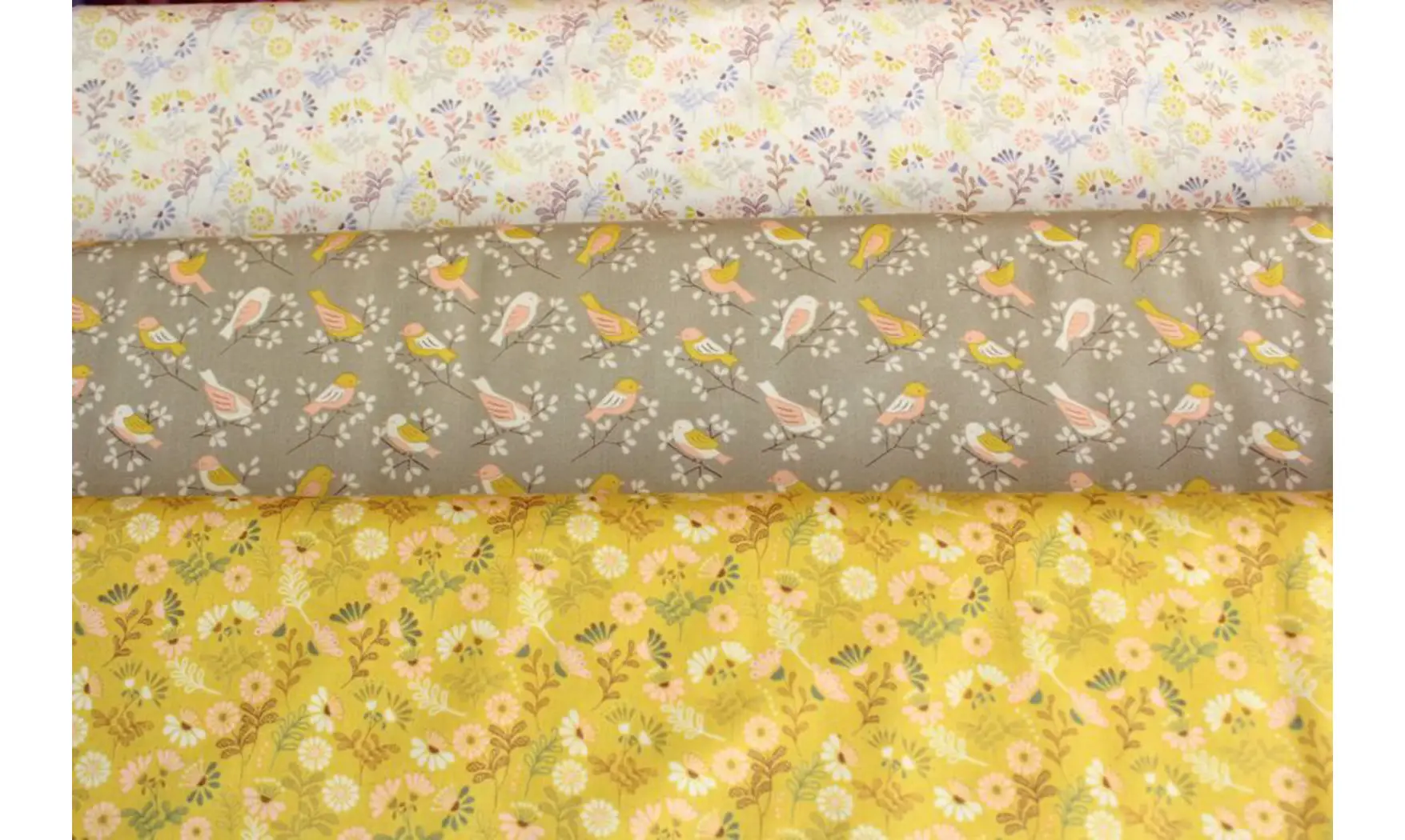 Tissu "un petit oiseau m'a dit"