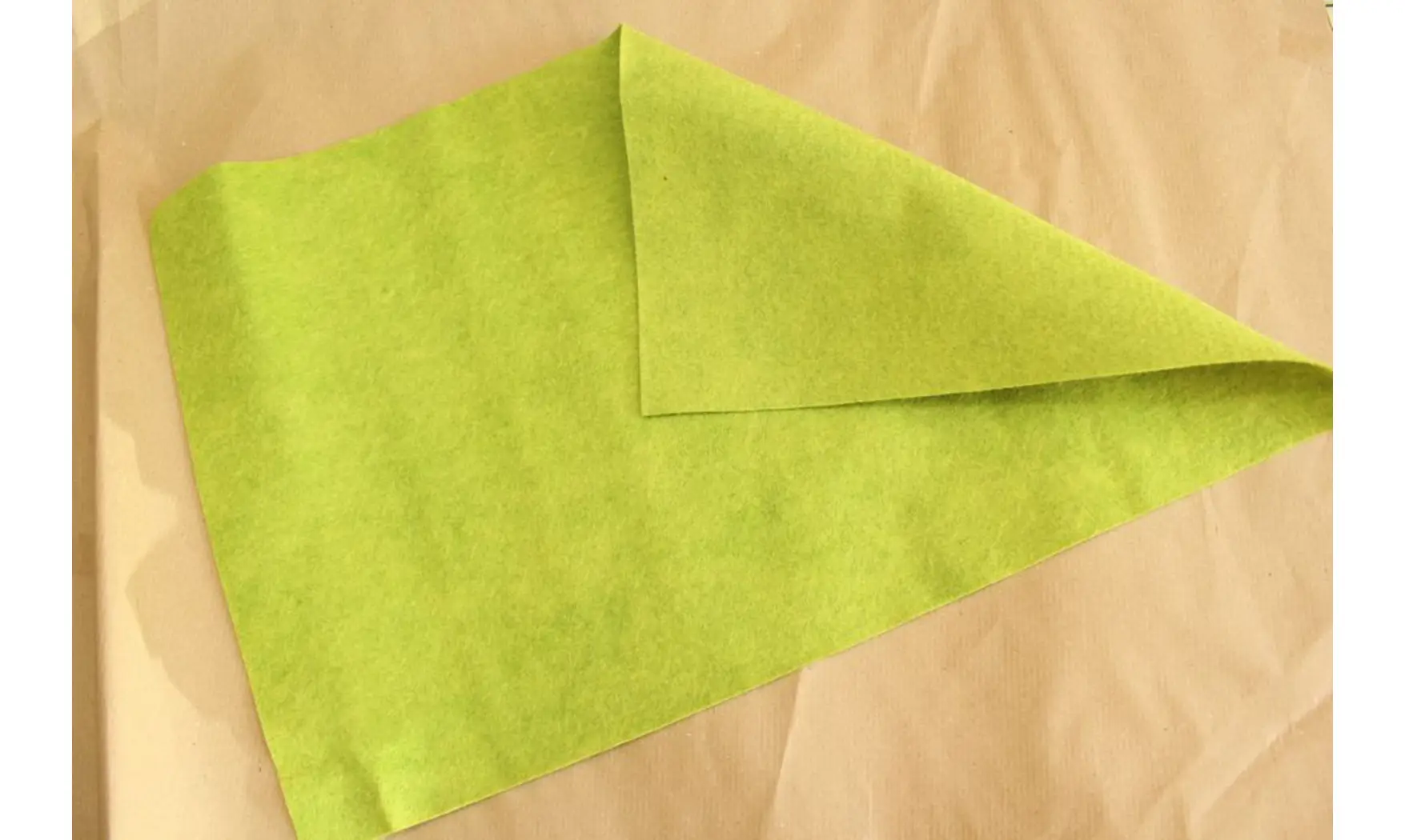 Feutrine vert jaune 45x30cm