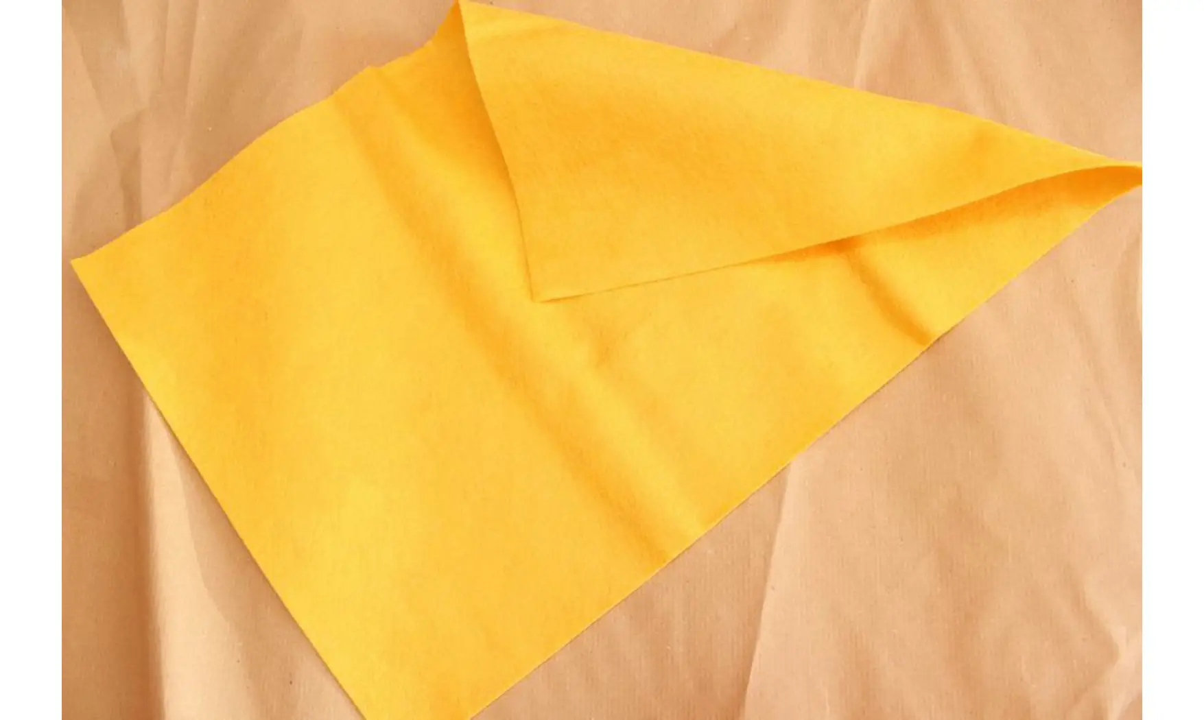 Feutrine jaune 45x30cm