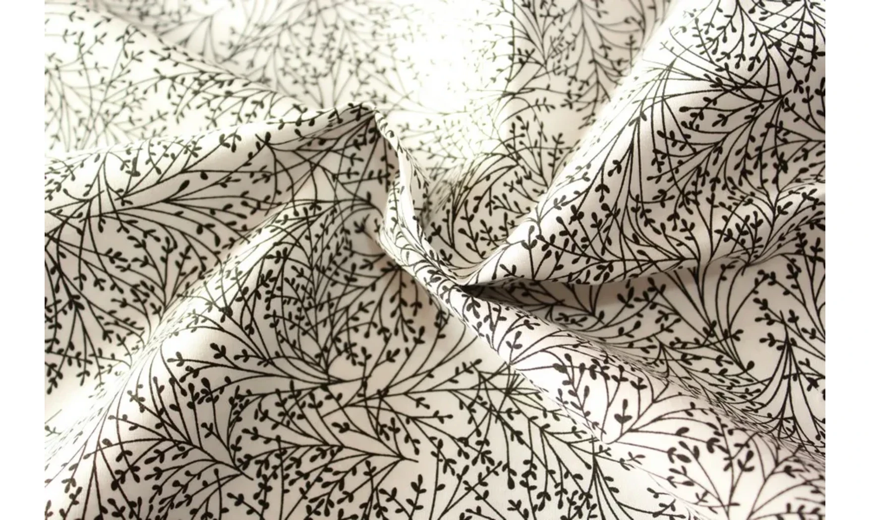 Tissu blanc brindilles noires