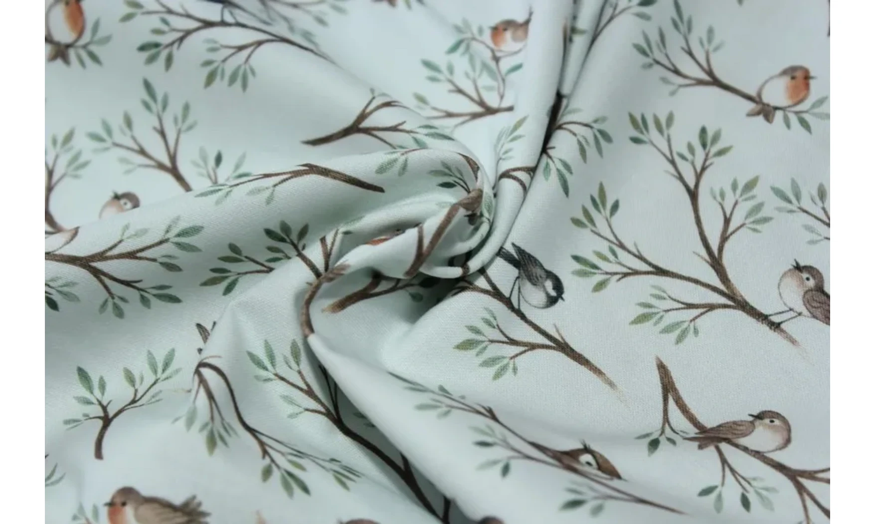 Tissu oiseaux dans la forêt