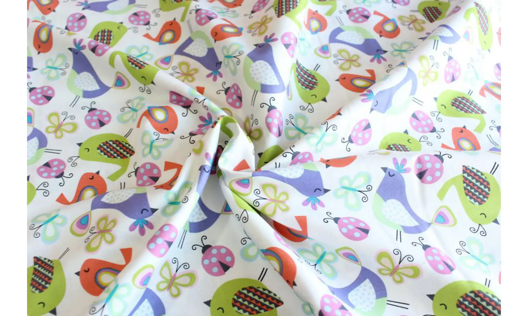 Tissu oiseaux coccinelles papillons