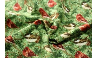 Tissu oiseaux dans les pins
