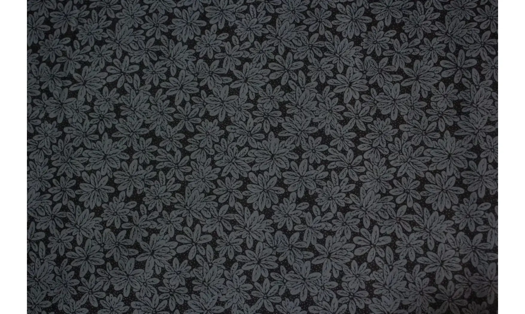 Tissu noir feuillages