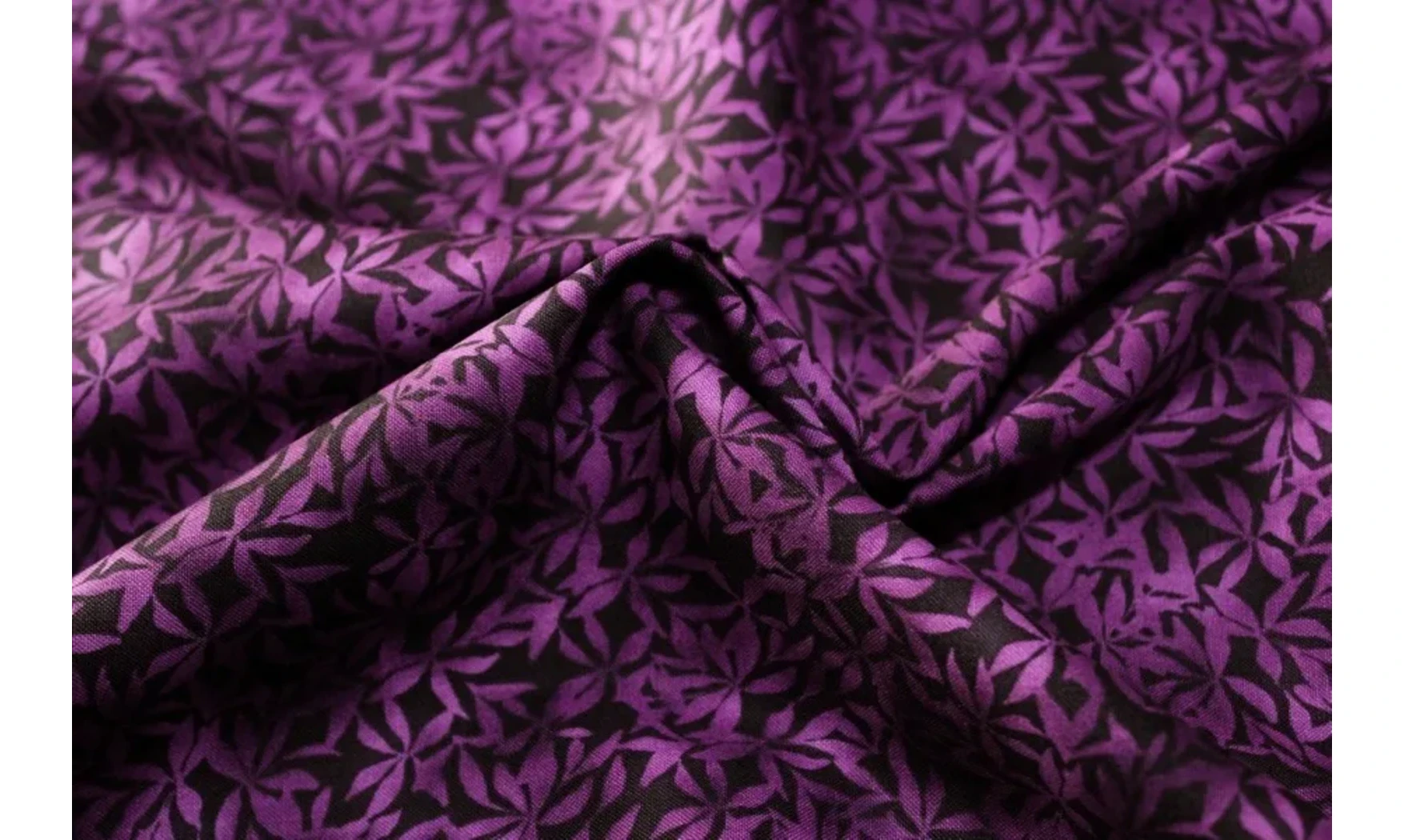 Tissu botanique violet