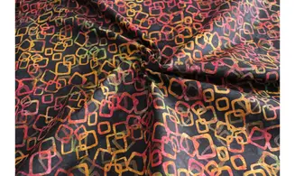 Batik noir carrés en mouvement