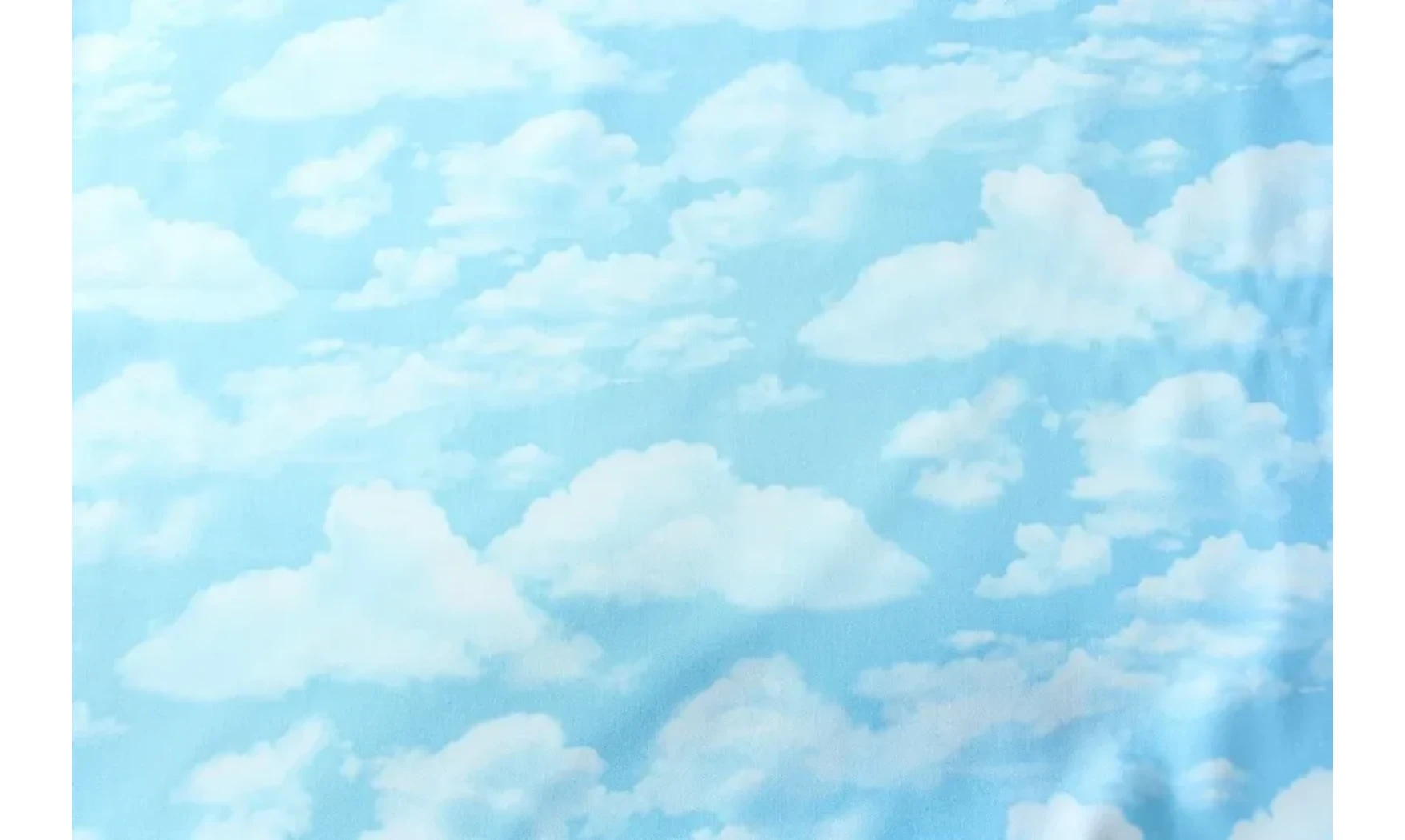 Tissu ciel et nuages blancs