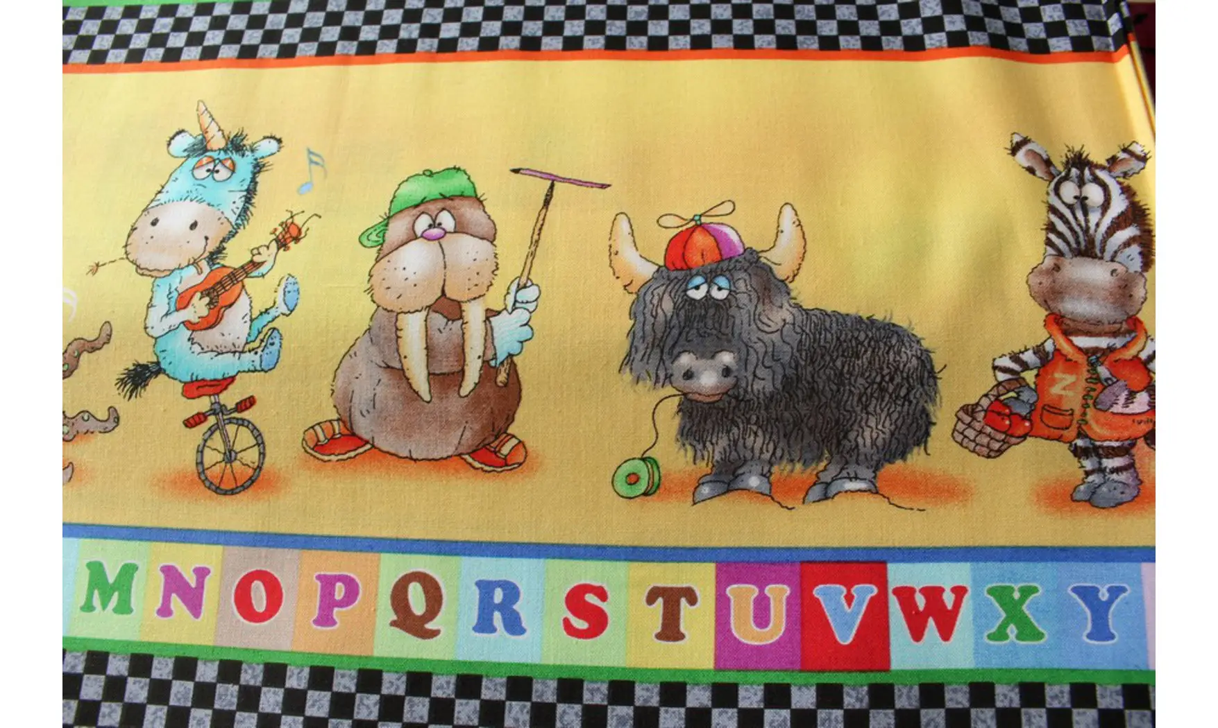 Tissu animaux et alphabet