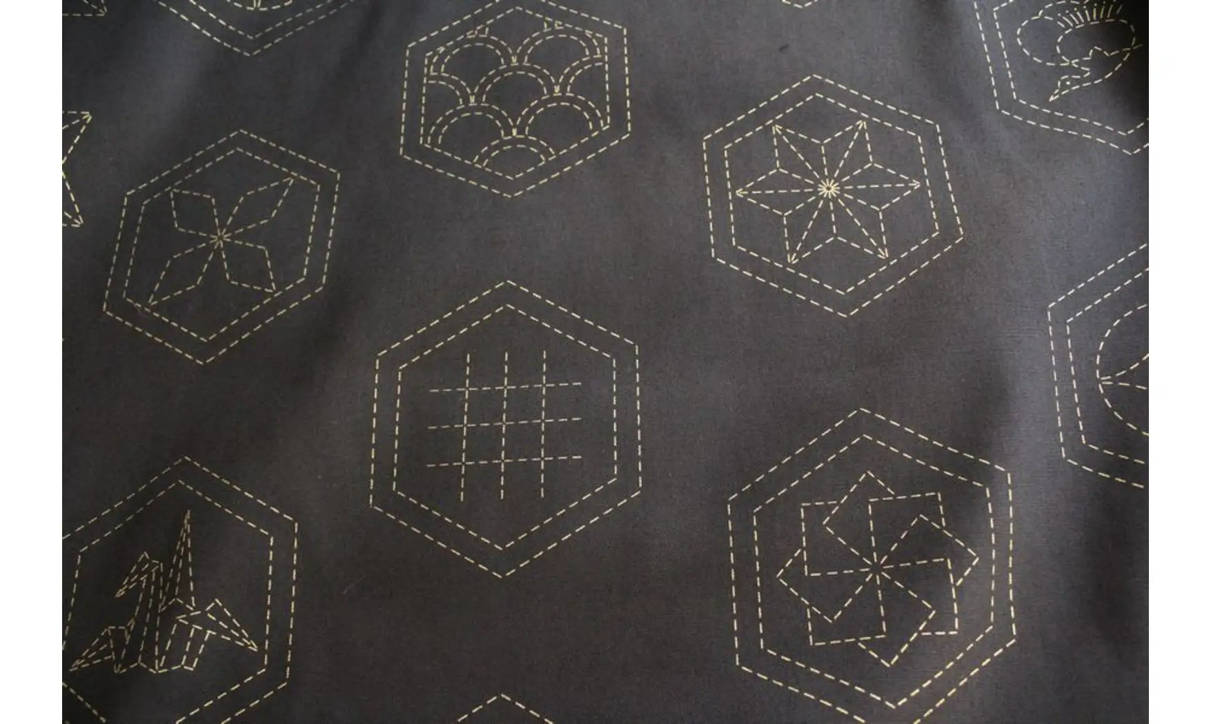 Tissu japonais noir Olympus Sashiko