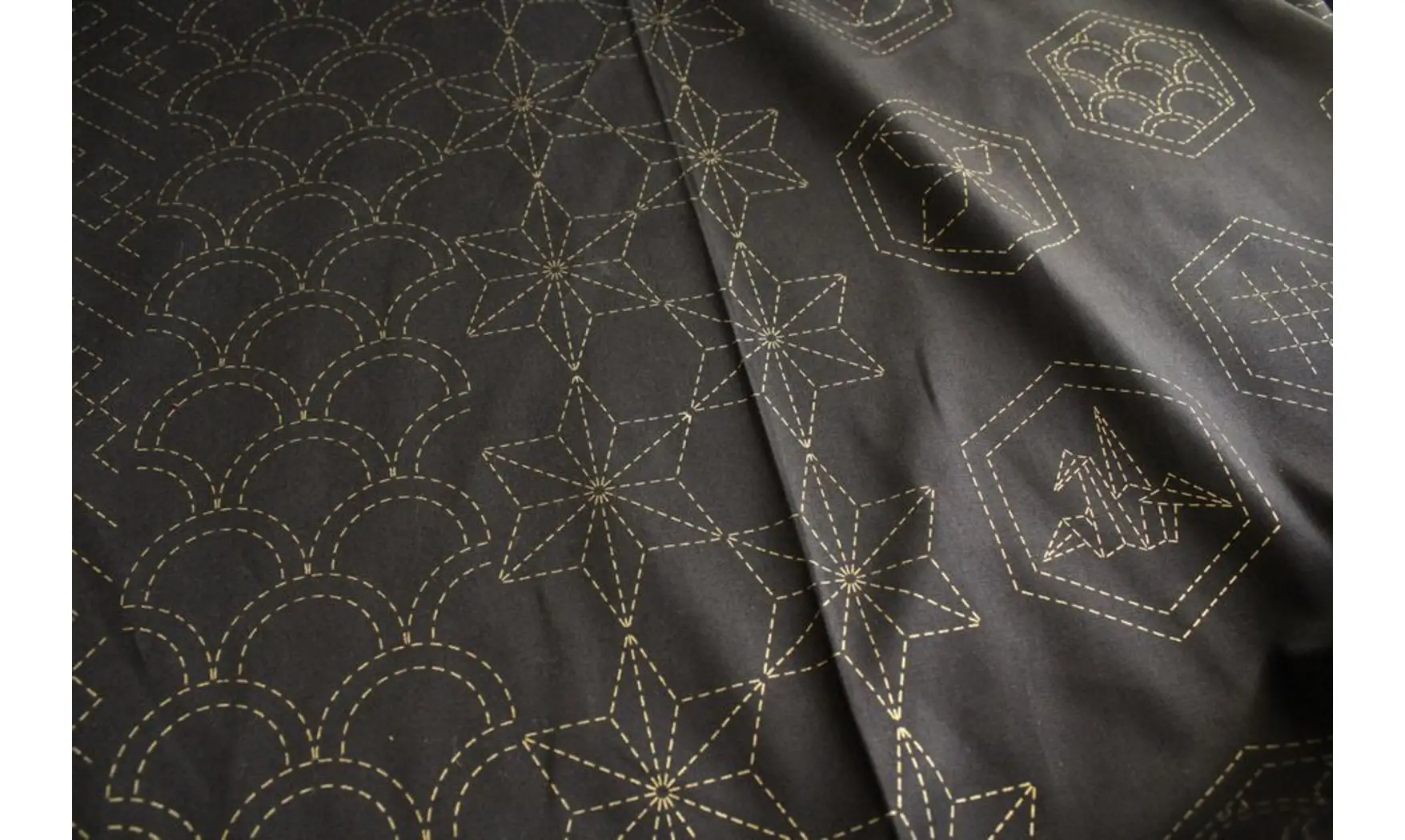 Tissu japonais noir Olympus Sashiko