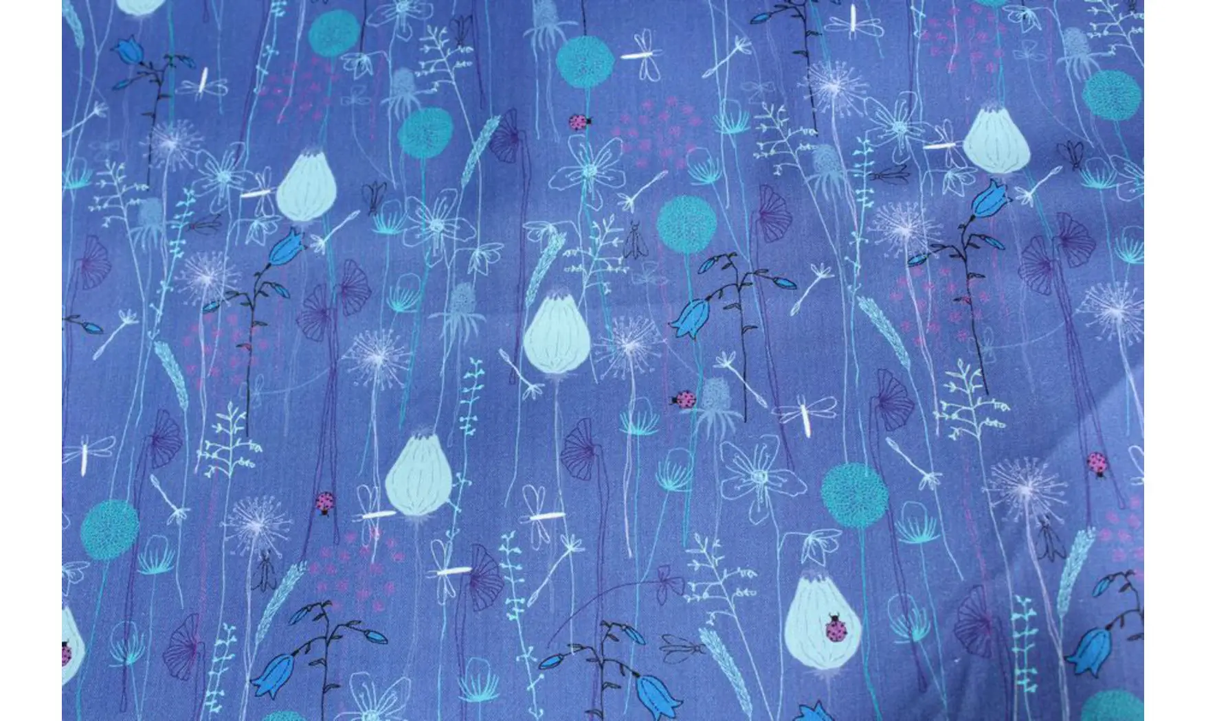 Tissu violet roadside